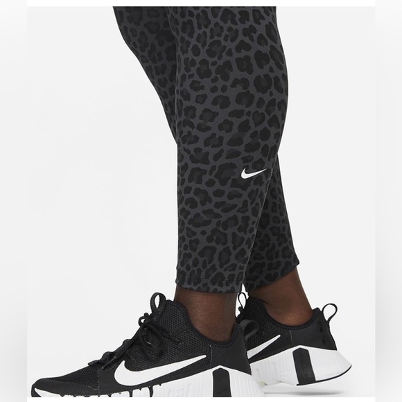 Nike Grey Leopard Leggings - Picture 2 of 11